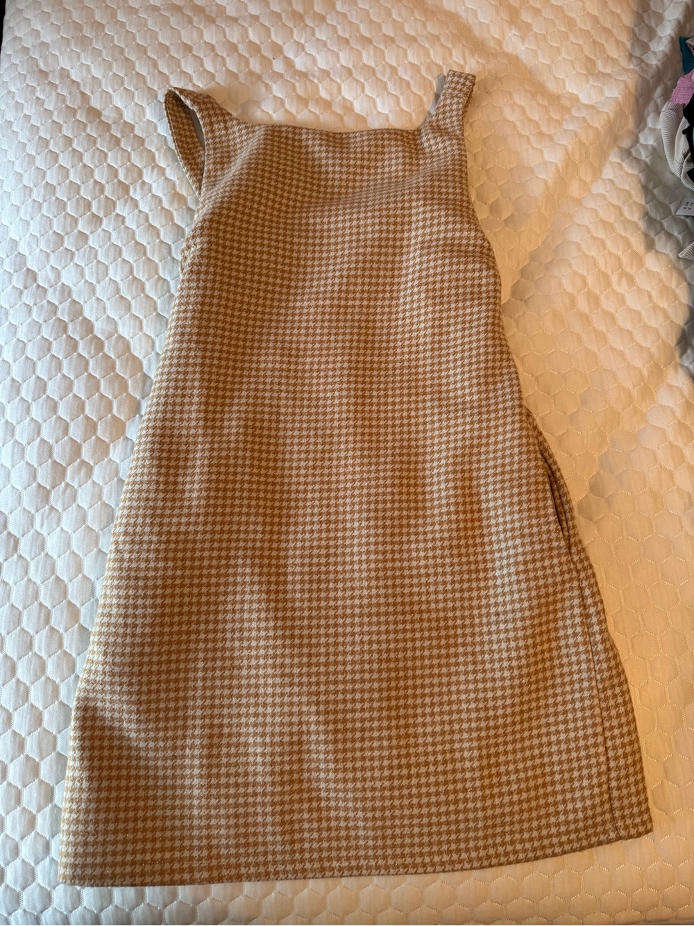 Sleeveless Mini Shift Dress in Beige Houndstooth
